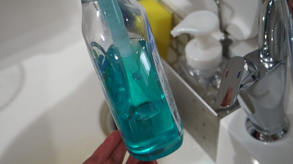 ヤシノミ洗剤のボトルも楕円中の形